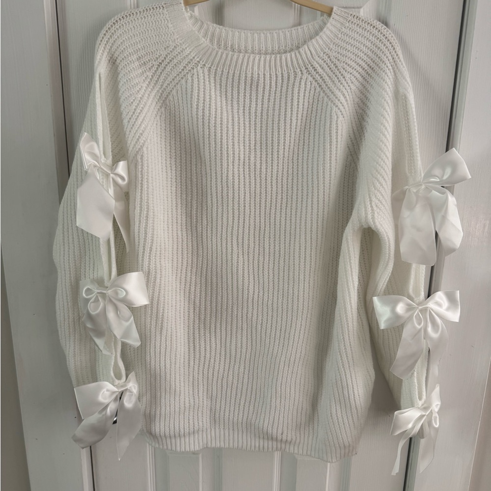 SHEIN White Sweater with Ribbon Details
